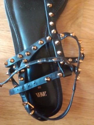 Sandalias Zara Tiras Tachuelas Doradas