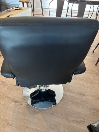 Sillón reclinable con reposapiés