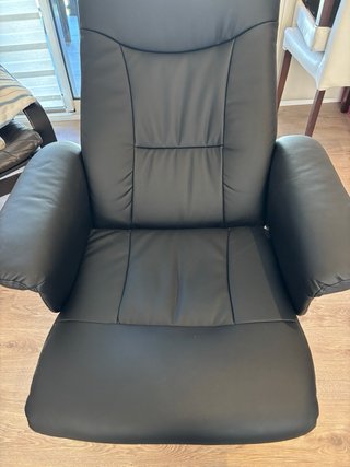 Sillón reclinable con reposapiés