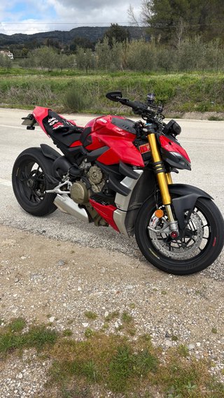 Ducati Streetfighter V4S