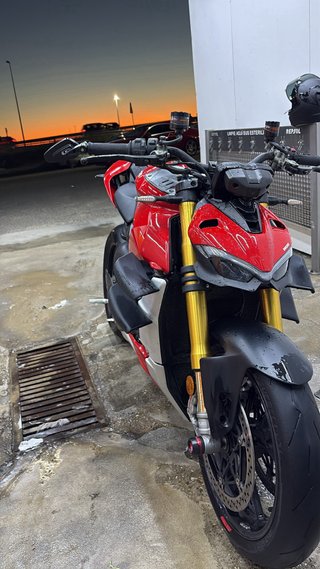 Ducati Streetfighter V4S