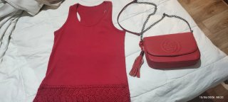 Bolso Polipiel Rojo y Camiseta Algodón