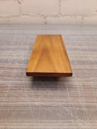 Peana de madera con patas