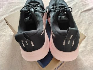 Zapatillas Asics Negras y Rosas