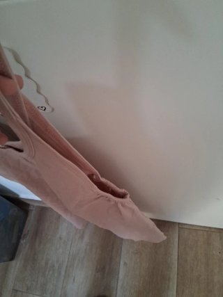 Vestido rosa de tirantes con botones