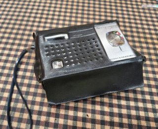 Radio Transistor Vanguard Super S MOS funcionando.