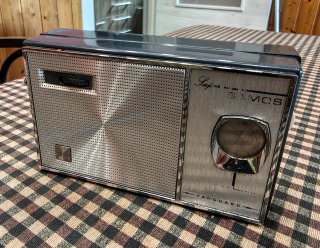 Radio Transistor Vanguard Super S MOS funcionando.