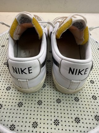 Tenis Nike Blancos y Beige