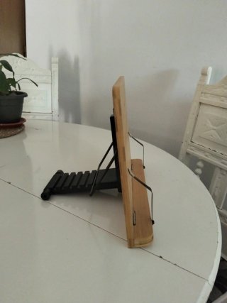 Atril de madera para libros