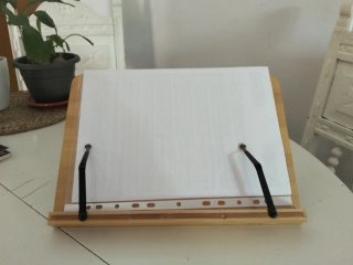 Atril de madera para libros