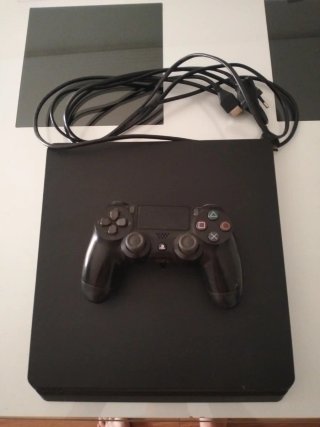 Consola PS4 Negra + Mando