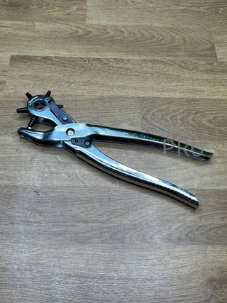 Juego de perforadora de cuero Amazon Basics