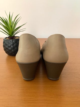 Zapato piel 24 Hrs cuña flor abierto punta