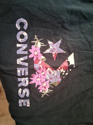 Camiseta Converse floral negra multicolor