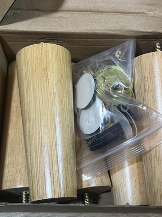 Set di 4 gambe in legno massello