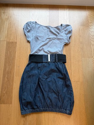 Vestido denim gris con cinturón