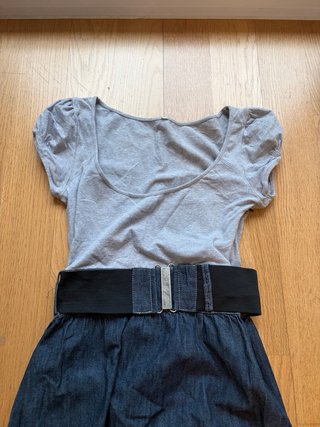 Vestido denim gris con cinturón