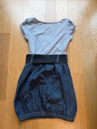 Vestido denim gris con cinturón