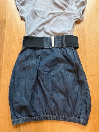 Vestido denim gris con cinturón