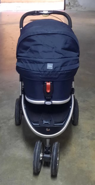 Carro de bebé azul