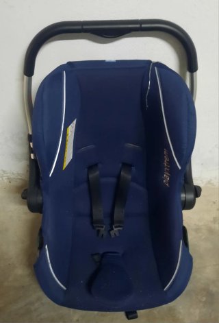 Carro de bebé azul