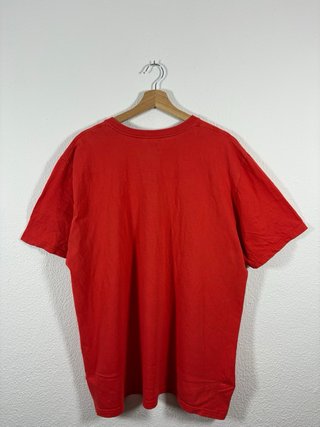 Camiseta Nike Roja con Diseño Rayas