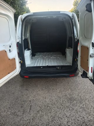 Ford Transit Courier 2015