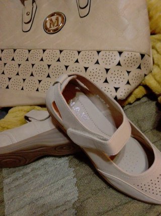Bolso y zapatos beige nuevo