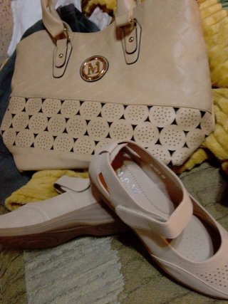 Bolso y zapatos beige nuevo
