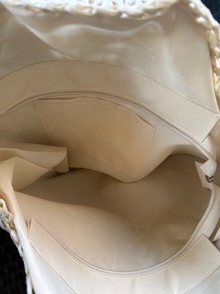 Bolso de mano de rafia beige