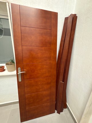 Puerta de madera moderna