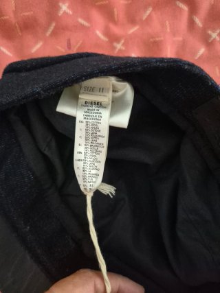 Berretto Diesel blu e nero da donna
