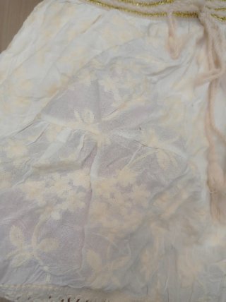 Falda corta boho chic bordada blanca