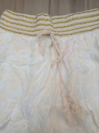 Falda corta boho chic bordada blanca