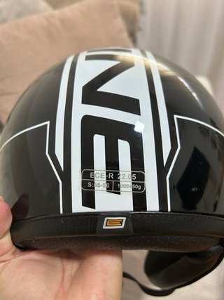 Casco (Origine Neon) de moto negro con visera