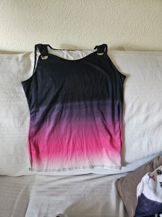Camiseta tirantes degradado negro-rosa