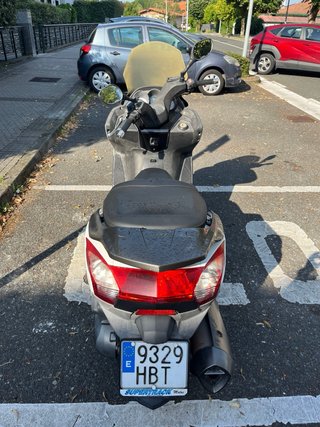 Kymco Superdink 300 blanca