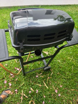Barbacoa de gas negra