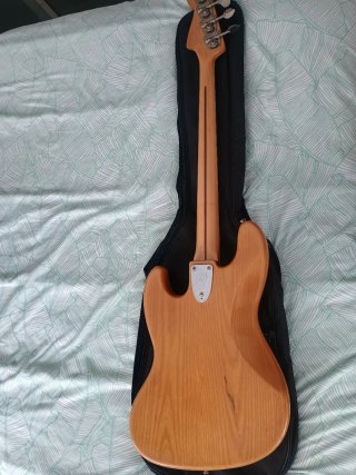 Bajo Jazz Bass 75 Japón