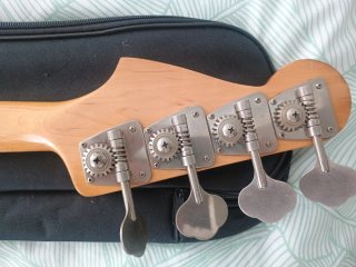 Bajo Jazz Bass 75 Japón