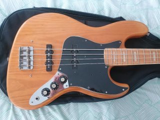 Bajo Jazz Bass 75 Japón