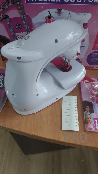 Laboratorio di cucito Barbie Maped