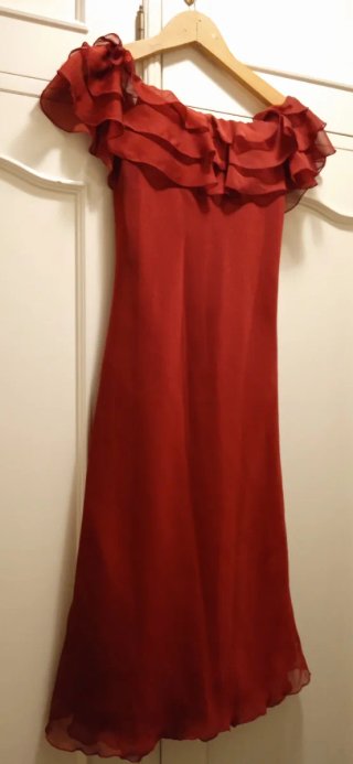 Vestido de fiesta rojo hombros descubiertos T S
