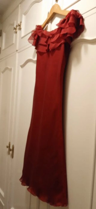 Vestido de fiesta rojo hombros descubiertos T S