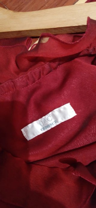 Vestido de fiesta rojo hombros descubiertos T S