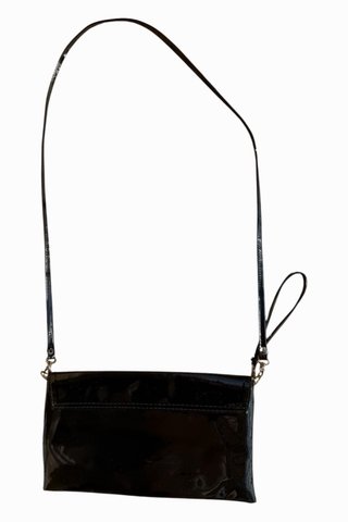 Pochette nera lucida con tracolla