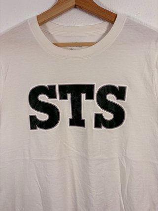 Camiseta blanca con logo STS