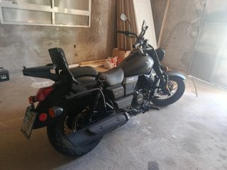 UM Renegade Commando 125cc Moto Cruiser Negra