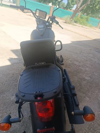 UM Renegade Commando 125cc Moto Cruiser Negra
