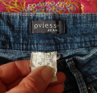 Jeans vita bassa svasati con strass